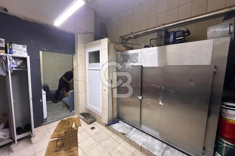 Nuhkuyusu Caddesi üzerinde, 4 katlı, 250 metrekarelik bina