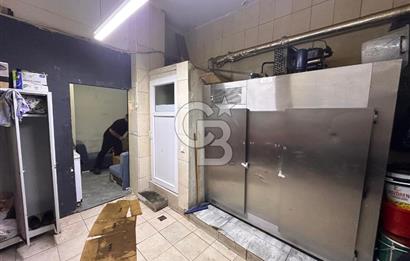 Nuhkuyusu Caddesi üzerinde, 4 katlı, 250 metrekarelik bina