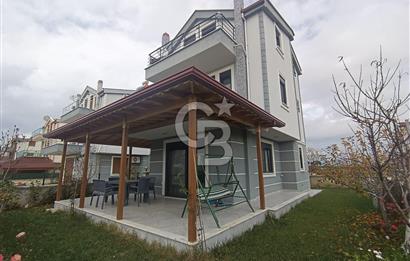AYVALIK ALTINOVA'DA DENİZE 600 METRE TAM MÜSTAKİL TRİPLEX VİLLA