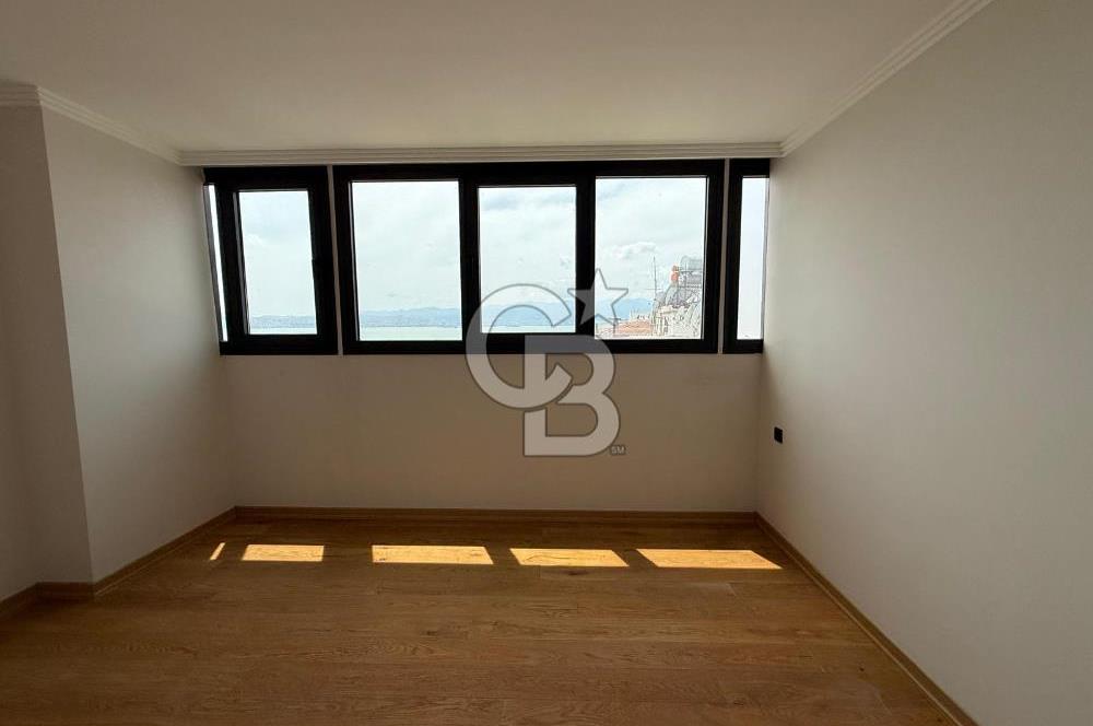 KARŞIYAKA YALISI-ÖZEL OTOPARKLI-SATILIK-5+1 DUBLEKS YALI DAİRESİ