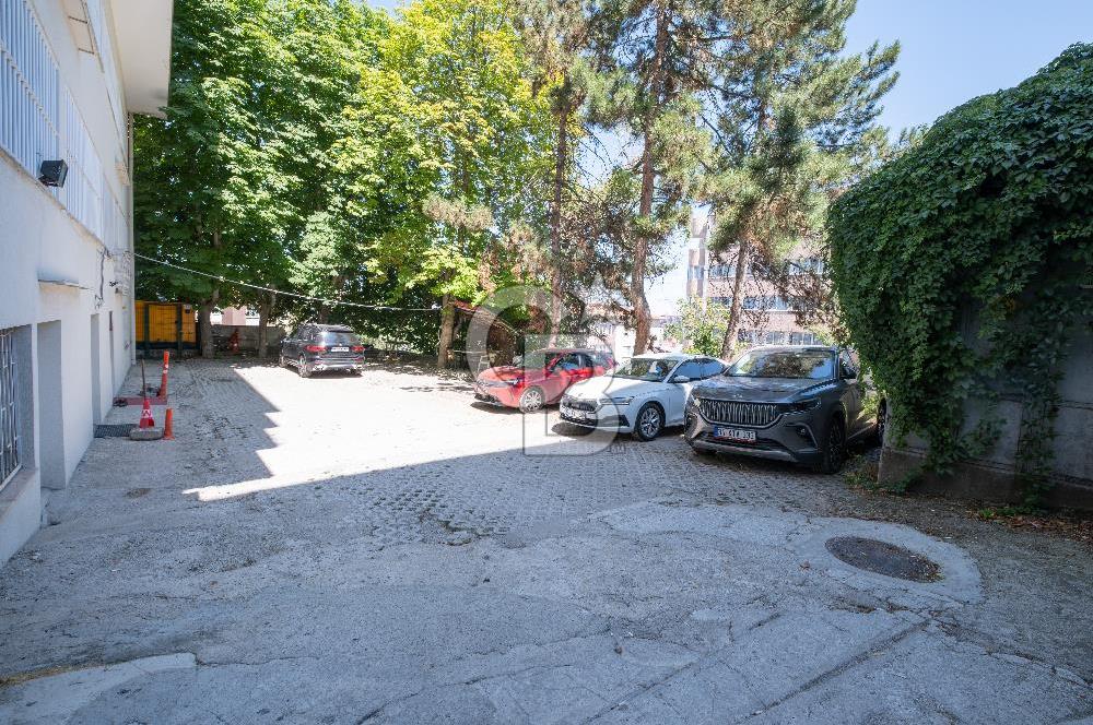 Cinnah Cadde Üzerinde Atakule'ye Komşu 2+1 Kiralık Ofis