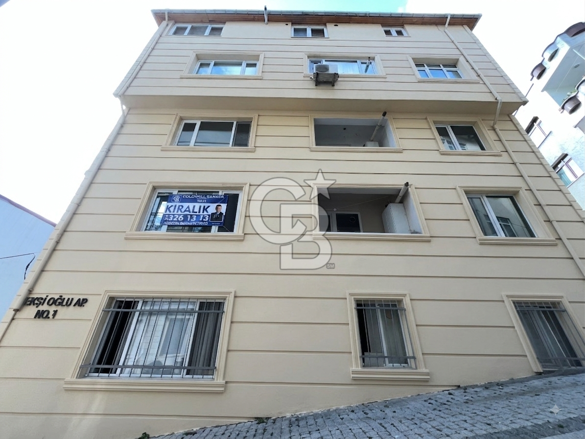 Üsküdar Merkez'de İçi Sıfır Masrafsız Balkonlu Ara Kat 3+1 Daire