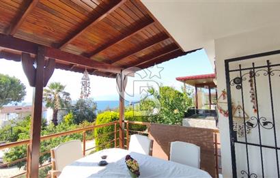 Gömeç Karaağaç'ta Köşe Konumda Deniz Manzaralı 4+1 Villa