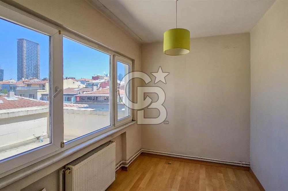 ŞİŞLİ MERKEZDE ASANSÖRLÜ BİNADA KİRALIK TERAS KATI DAİRE