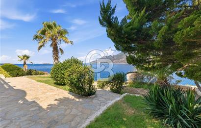 KAŞ YARIMADA DA SİZE ÖZEL PLAJI OLAN SATILIK HAVUZLU LÜKS VİLLA
