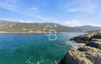 KAŞ YARIMADA DA SİZE ÖZEL PLAJI OLAN SATILIK HAVUZLU LÜKS VİLLA