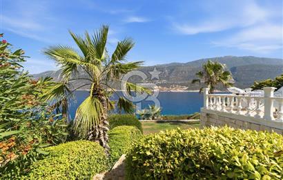 KAŞ YARIMADA DA SİZE ÖZEL PLAJI OLAN SATILIK HAVUZLU LÜKS VİLLA