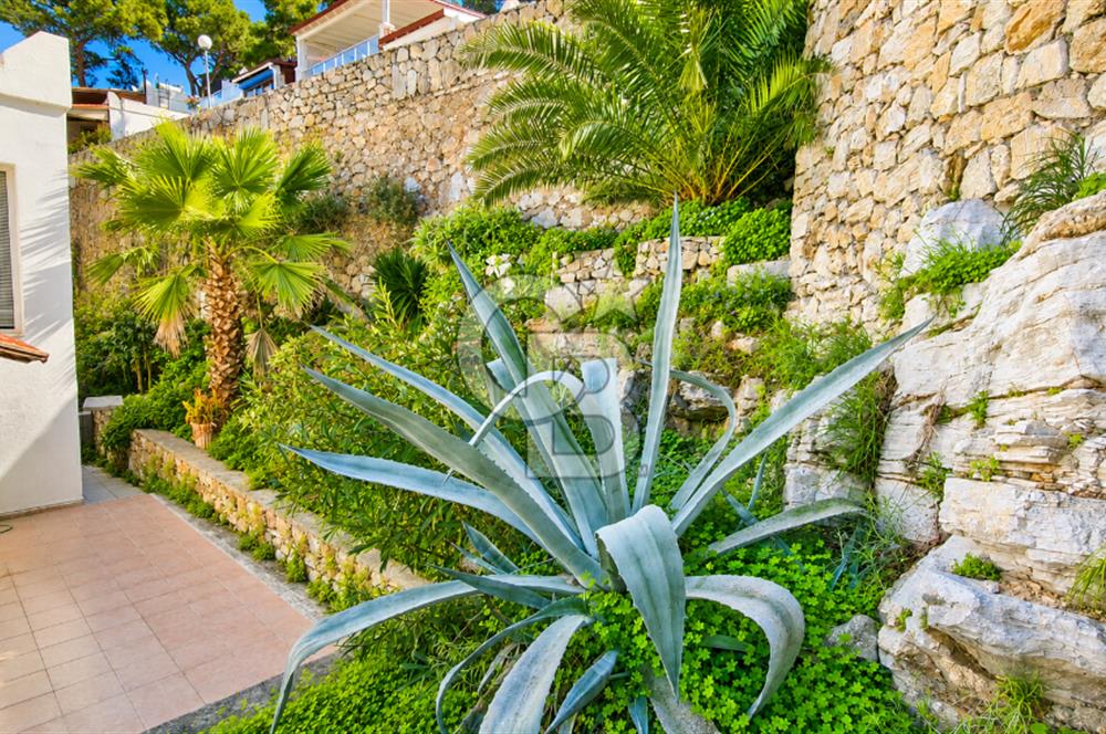 Bodrum Torba Satılık Tripleks Deniz Manzaralı Villa