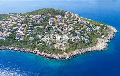 KAŞ YARIMADA DA SİZE ÖZEL PLAJI OLAN SATILIK HAVUZLU LÜKS VİLLA