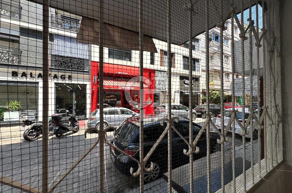 Bostanlının Merkezinde Bahçeli Kiralık 3+1