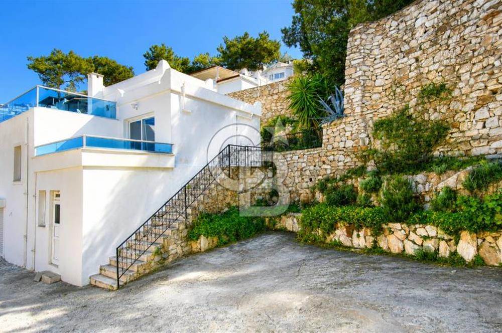 Bodrum Torba Satılık Tripleks Deniz Manzaralı Villa