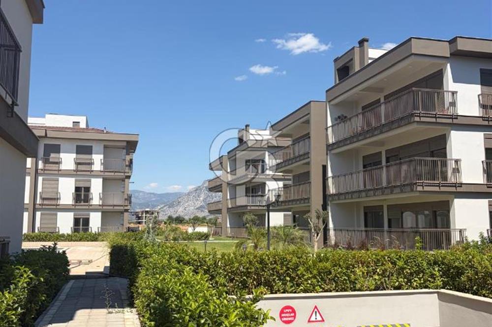 Döşemealtı Düzlerçamında 2+1 Lüks Bahçe Katı Satılık Daire