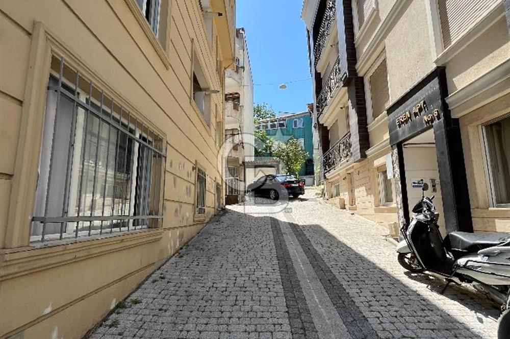 Üsküdar Merkez'de İçi Sıfır Masrafsız Balkonlu Ara Kat 3+1 Daire