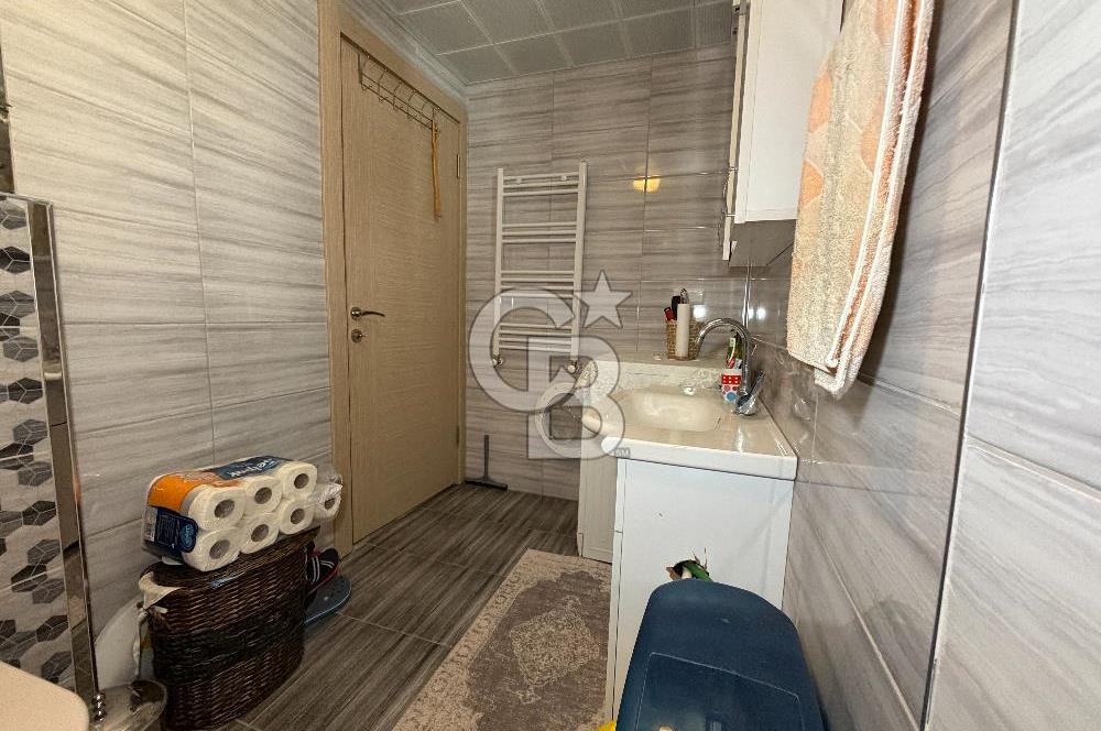 Seferihisar Merkezde Açık Otoparklı Temiz Kullanılmış 2+1 Daire