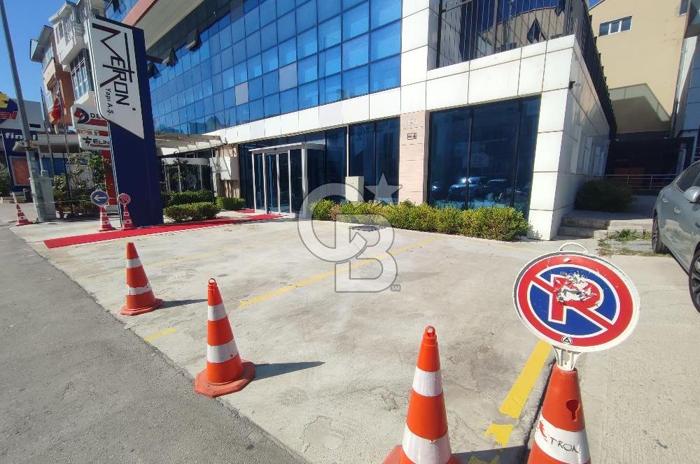 Ümitköy Metro Yakını 4 Katlı Asansörlü Otoparklı Satılık Bina