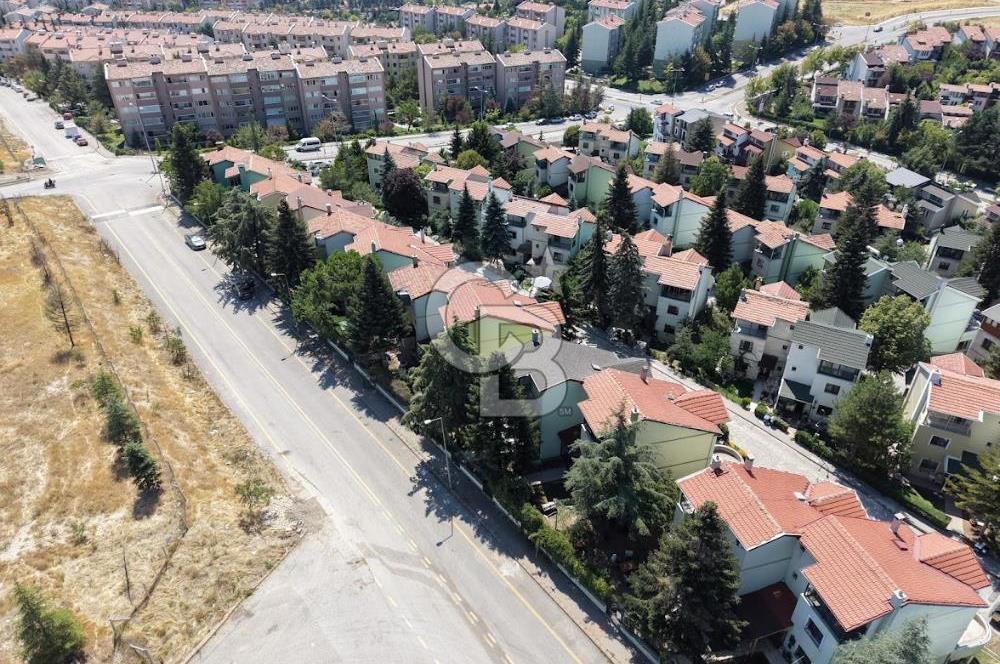 ÇAYYOLU KORUDA BOŞ OTURUMA HAZIR 5+1 SATILIK VİLLA