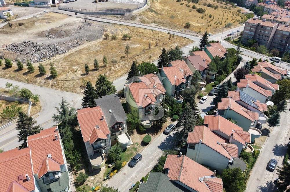 ÇAYYOLU KORUDA BOŞ OTURUMA HAZIR 5+1 SATILIK VİLLA