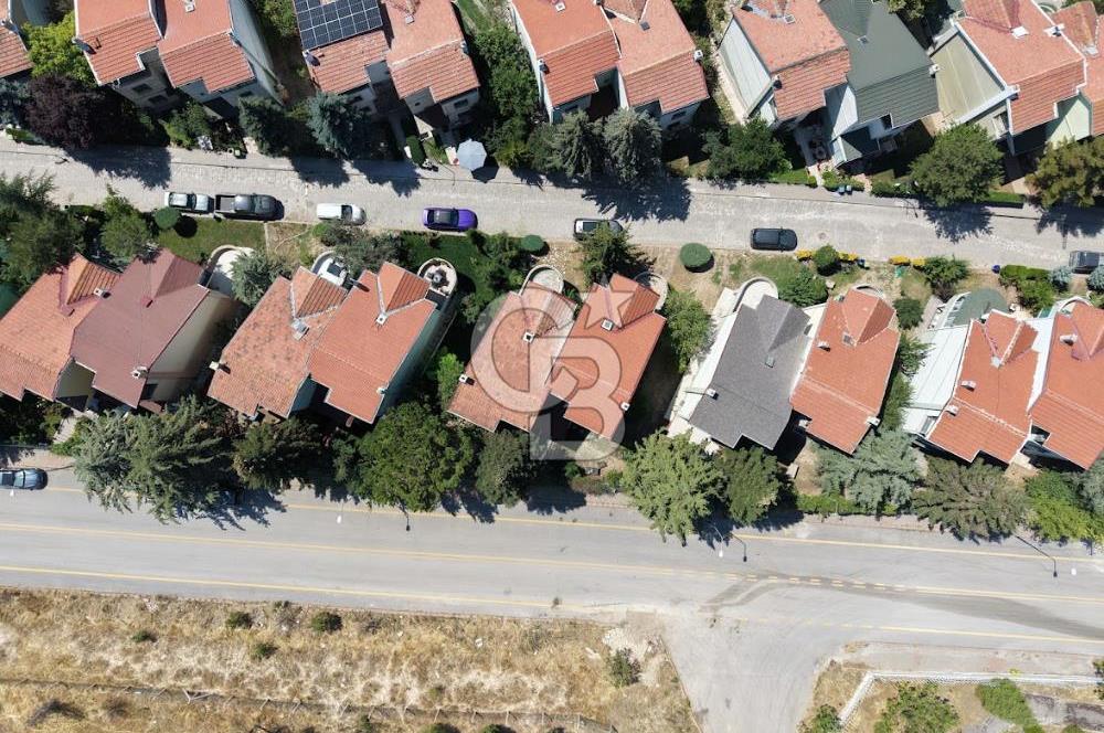 ÇAYYOLU KORUDA BOŞ OTURUMA HAZIR 5+1 SATILIK VİLLA
