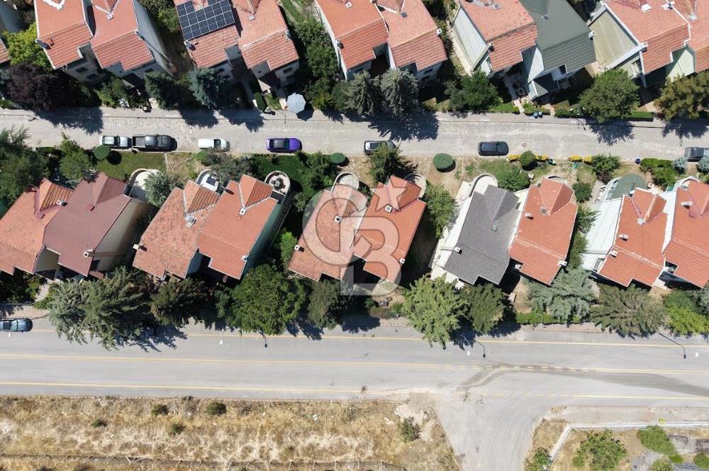 ÇAYYOLU KORUDA BOŞ OTURUMA HAZIR 5+1 SATILIK VİLLA