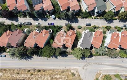 ÇAYYOLU KORUDA BOŞ OTURUMA HAZIR 5+1 SATILIK VİLLA