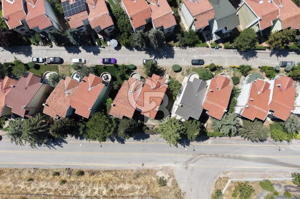 ÇAYYOLU KORUDA BOŞ OTURUMA HAZIR 5+1 SATILIK VİLLA