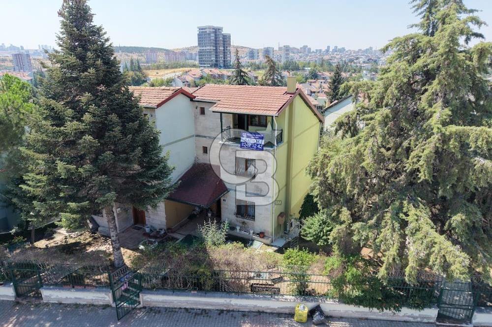 ÇAYYOLU KORUDA BOŞ OTURUMA HAZIR 5+1 SATILIK VİLLA