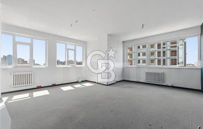 KOZYATAĞI ANA CADDE ÜZERİ İŞ MERKEZİNDE OTOPARKLI KİRALIK OFİS