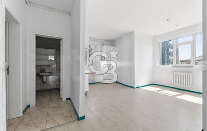 KOZYATAĞI ANA CADDE ÜZERİ İŞ MERKEZİNDE OTOPARKLI KİRALIK OFİS