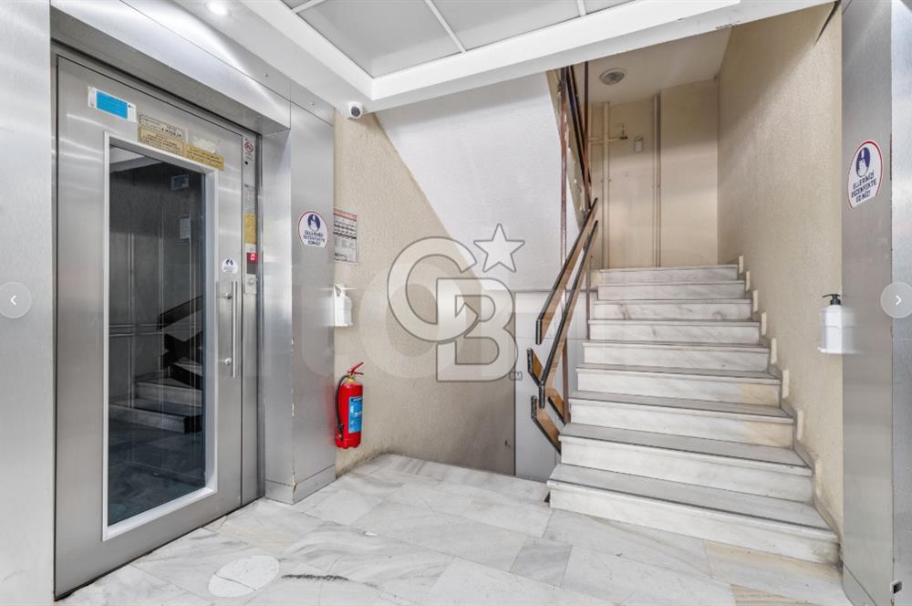 KOZYATAĞI ANA CADDE ÜZERİ İŞ MERKEZİNDE OTOPARKLI KİRALIK OFİS