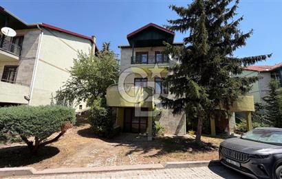 ÇAYYOLU KORUDA BOŞ OTURUMA HAZIR 5+1 SATILIK VİLLA