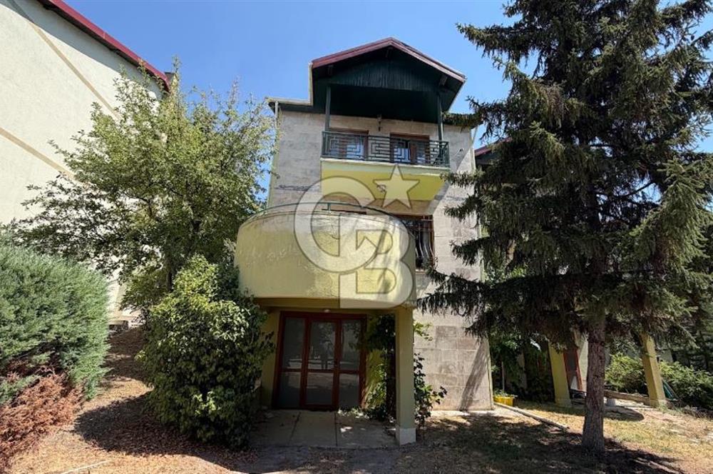ÇAYYOLU KORUDA BOŞ OTURUMA HAZIR 5+1 SATILIK VİLLA