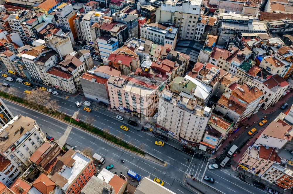 TAKSİM MEYDANA ÇOK YAKIN , TARLABAŞI BULVARINDA YATIRIM FIRSATI.