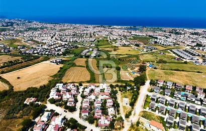 Kuşadası Güzelçamlı da satılık 7+1 triplex bahçeli yazlık