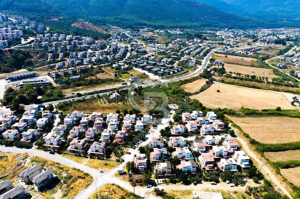 Kuşadası Güzelçamlı da satılık 7+1 triplex bahçeli yazlık