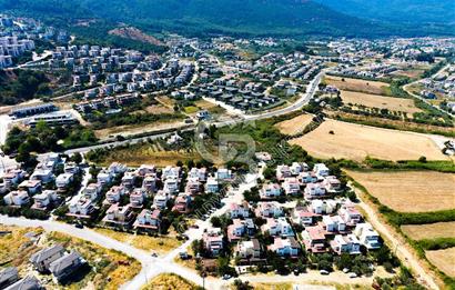 Kuşadası Güzelçamlı da satılık 7+1 triplex bahçeli yazlık