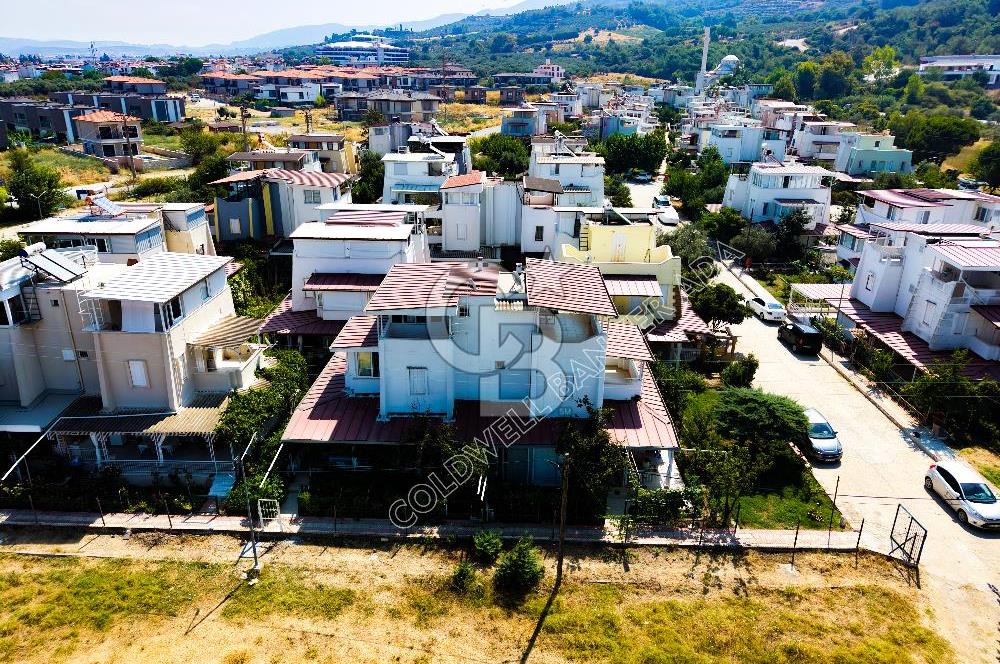 Kuşadası Güzelçamlı da satılık 7+1 triplex bahçeli yazlık