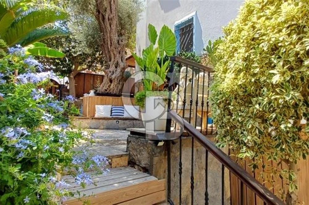 Bodrum Torba Satılık 4 + 1 Müştemilatlı Tripleks