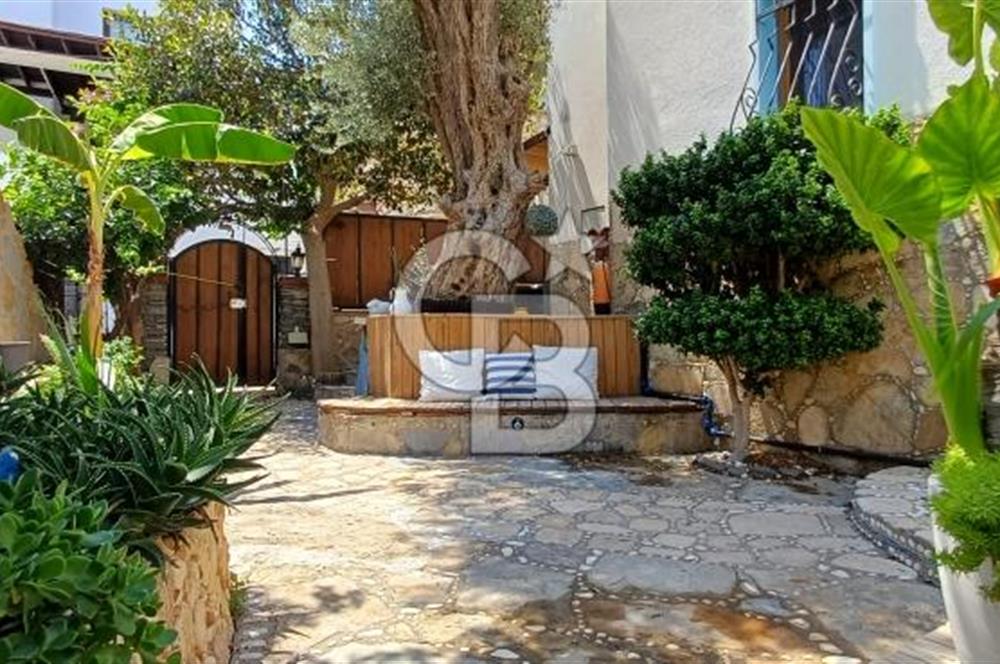Bodrum Torba Satılık 4 + 1 Müştemilatlı Tripleks