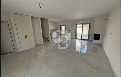 ÇEŞME ILICADA DENİZA YAKIN VİLLA
