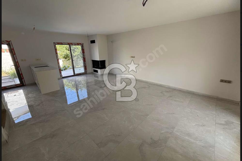 ÇEŞME ILICADA DENİZA YAKIN VİLLA