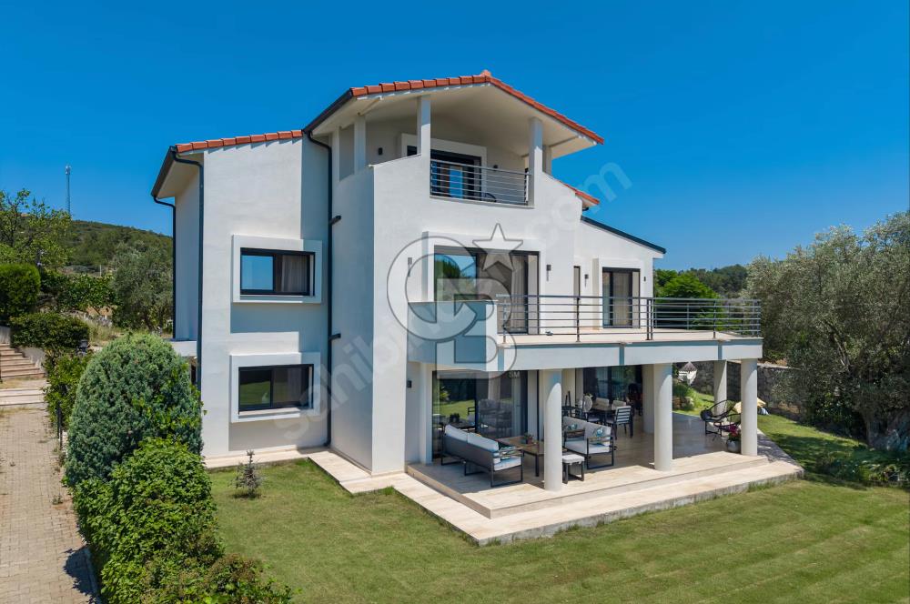 URLA TORASAN MAHALLESİNDE 5+2 TAM MÜSTAKİL VİLLA