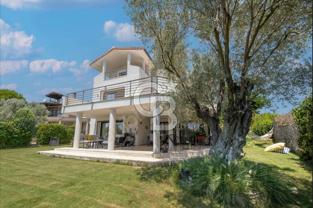 URLA TORASAN MAHALLESİNDE 5+2 TAM MÜSTAKİL VİLLA