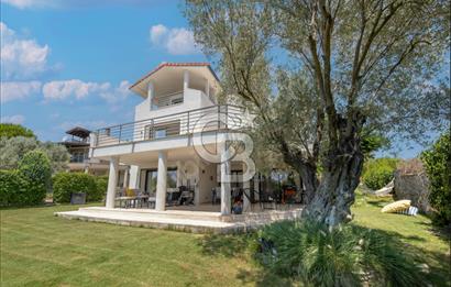 URLA TORASAN MAHALLESİNDE 5+2 TAM MÜSTAKİL VİLLA