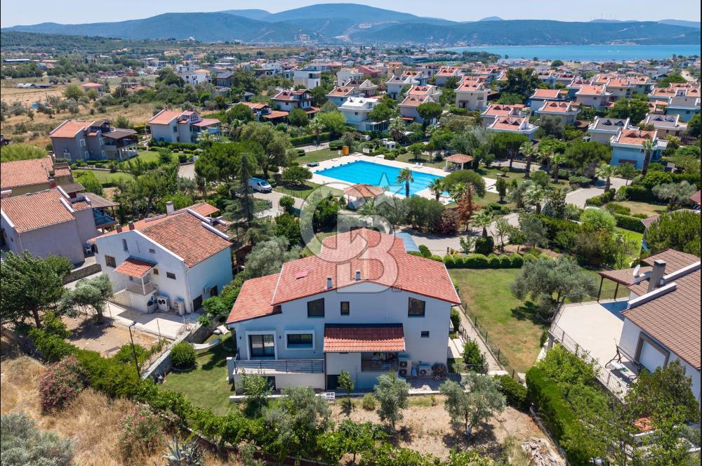 URLA TORASAN MAHALLESİNDE 5+2 TAM MÜSTAKİL VİLLA