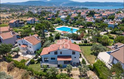 URLA TORASAN MAHALLESİNDE 5+2 TAM MÜSTAKİL VİLLA