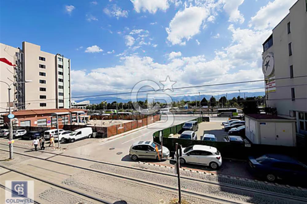 İZMİT MERKEZDE TRAMVAY YOLU ÜZERİNDE 140 MT2 KİRALIK OFİS