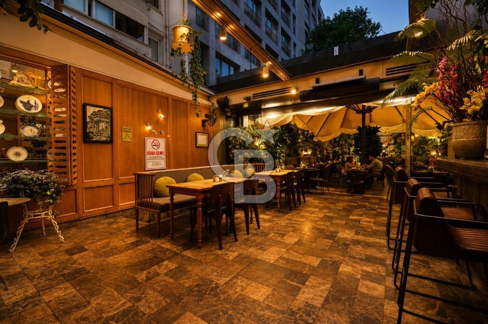 Nişantaşı'nda 634 m² Konut + Ticari Kullanımlı Satılık Bina