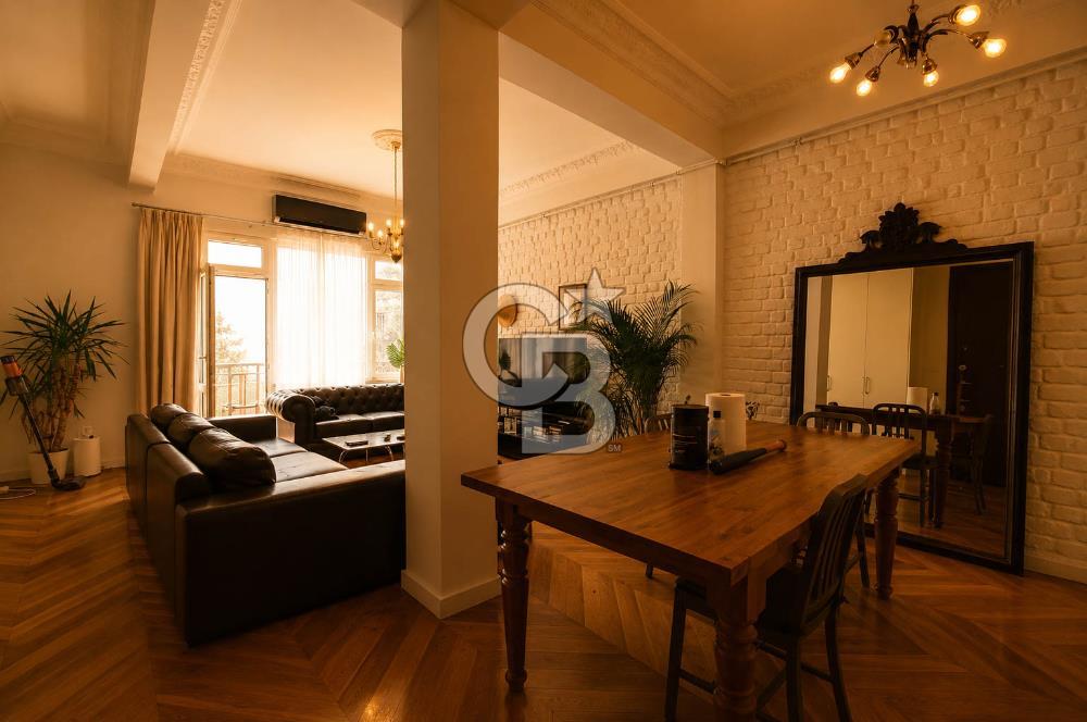 Nişantaşı'nda 634 m² Konut + Ticari Kullanımlı Satılık Bina
