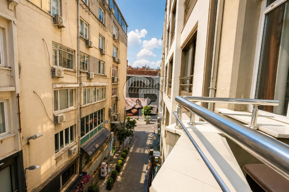 Nişantaşı'nda 634 m² Konut + Ticari Kullanımlı Satılık Bina