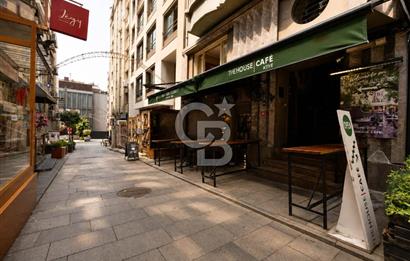 Nişantaşı'nda 634 m² Konut + Ticari Kullanımlı Satılık Bina